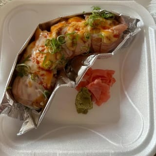 Neko Salmon Roll